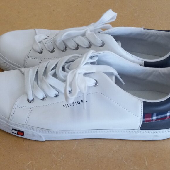 Tommy Hilfiger Mens 9.5 - Picture 4 of 7